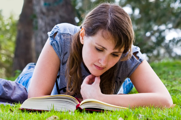 woman-reading-book-outside
